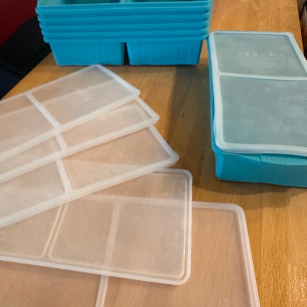 Silicone Freezer Trays With Lid - Picture 4 of 8
